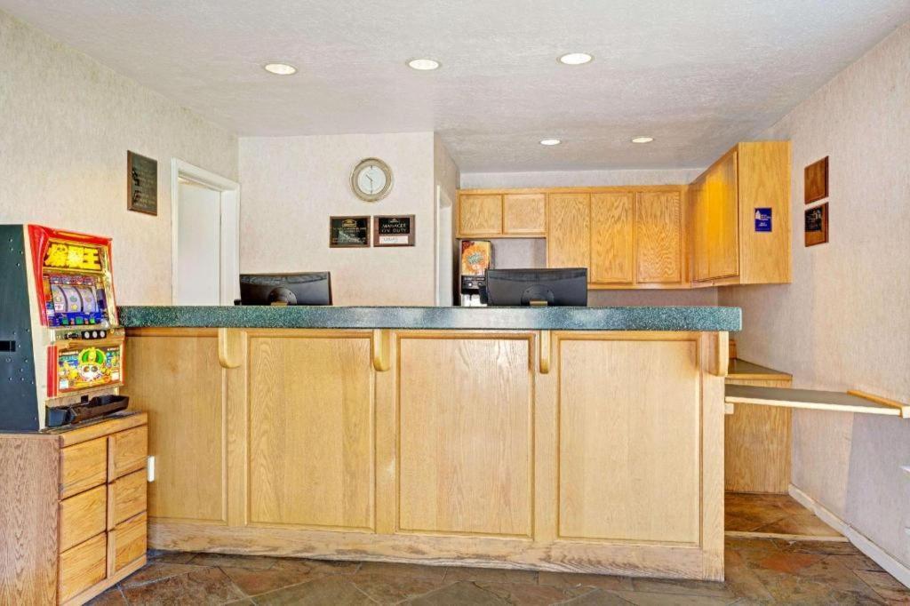 Howard Johnson By Wyndham South Lake Tahoe Exterior foto